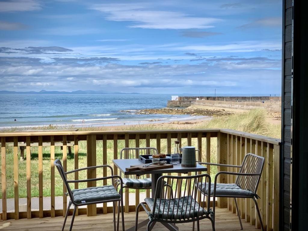 Beach Front Lodge Hopeman Exterior photo